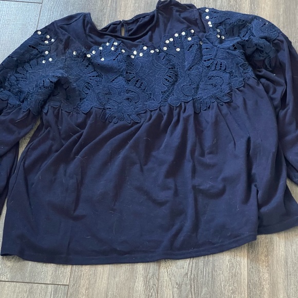 Lovely shirt (available in red, blue or white) - Picture 1 of 7